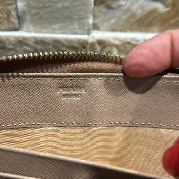 Authentic Prada cameo saffiano full zip bow wallet - Picture 11 of 12